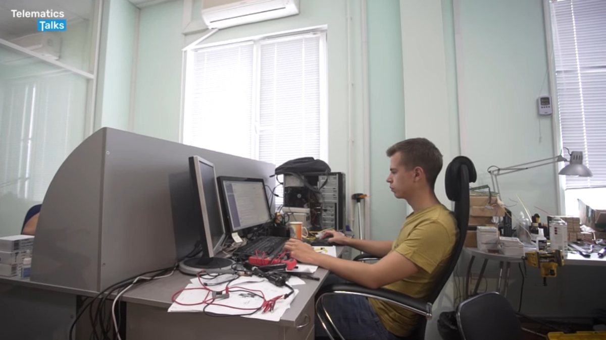 Данила за рабочим столом